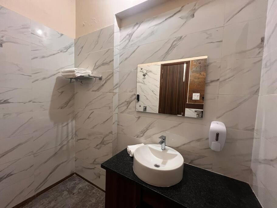 5Bhk Home Away From Home At Ranjit Avenue Amritsar Bagian luar foto