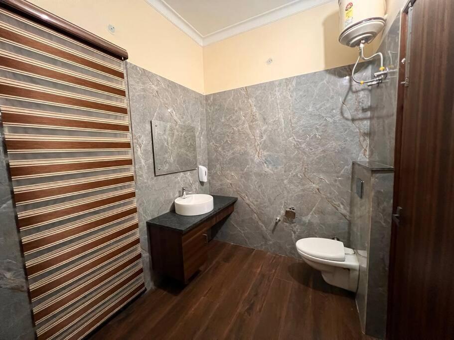 5Bhk Home Away From Home At Ranjit Avenue Amritsar Bagian luar foto