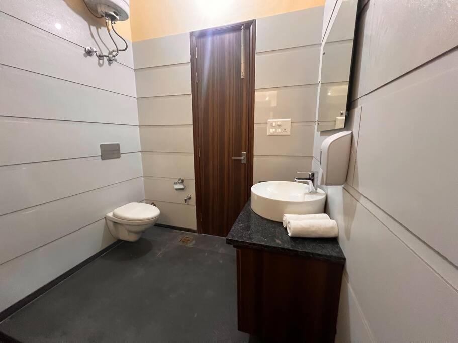 5Bhk Home Away From Home At Ranjit Avenue Amritsar Bagian luar foto