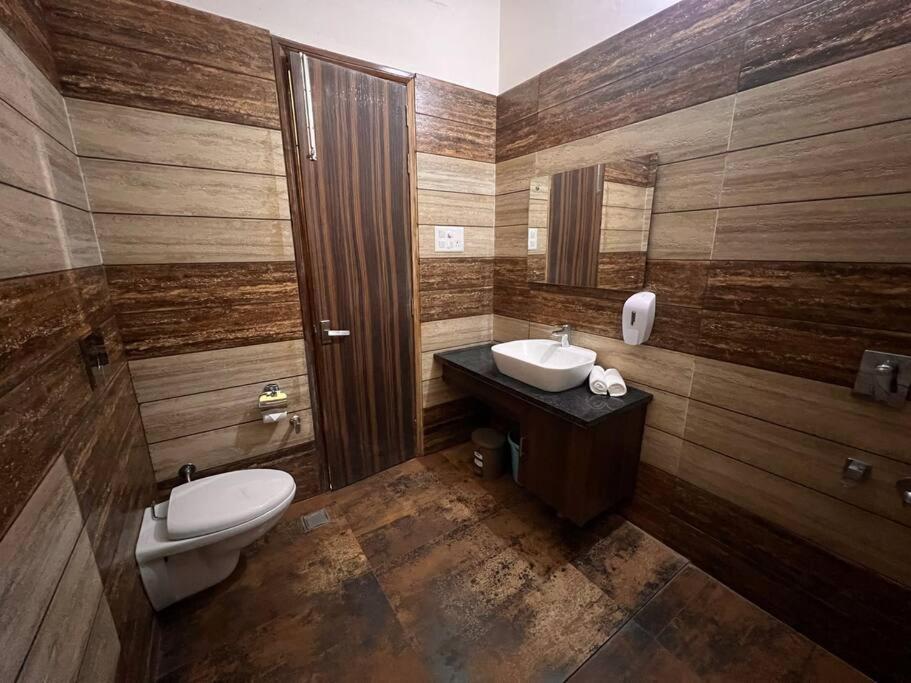 5Bhk Home Away From Home At Ranjit Avenue Amritsar Bagian luar foto