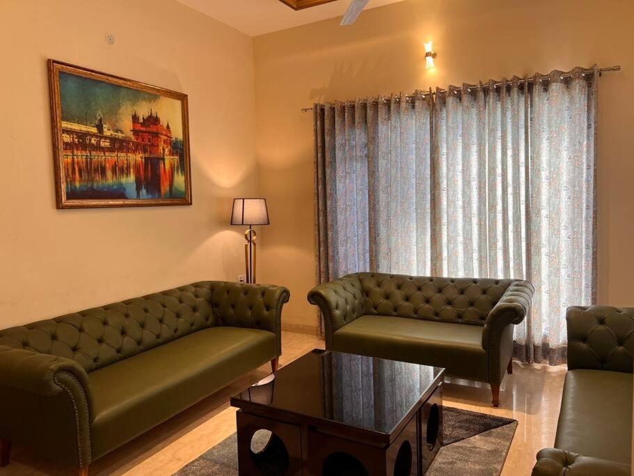 5Bhk Home Away From Home At Ranjit Avenue Amritsar Bagian luar foto
