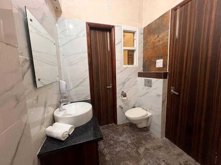 5Bhk Home Away From Home At Ranjit Avenue Amritsar Bagian luar foto