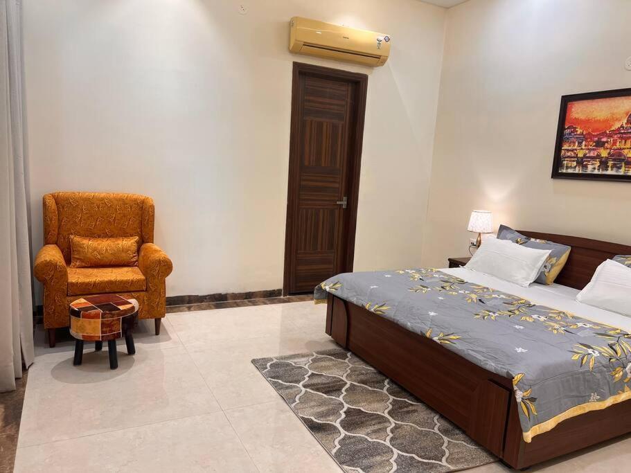 5Bhk Home Away From Home At Ranjit Avenue Amritsar Bagian luar foto