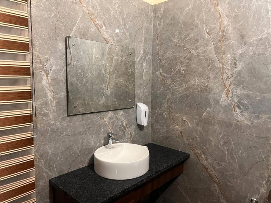 5Bhk Home Away From Home At Ranjit Avenue Amritsar Bagian luar foto